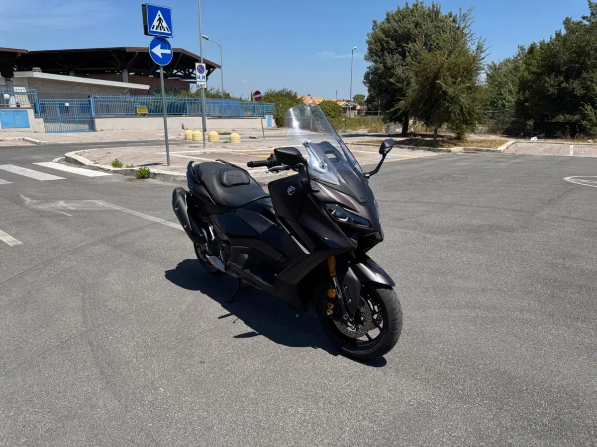 Yamaha T-Max 560 (2022 - 24) (4)