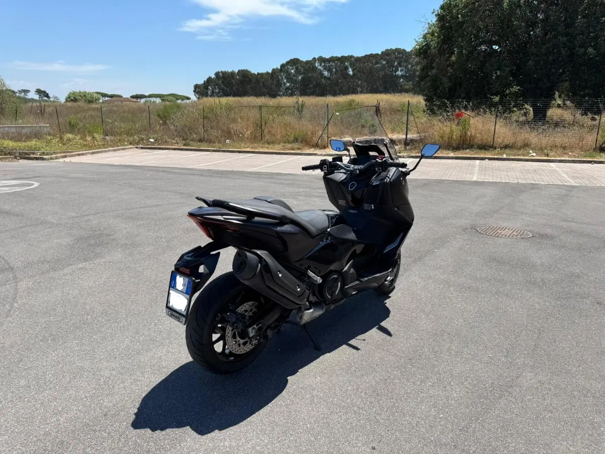 Yamaha T-Max 560 (2022 - 24) (6)
