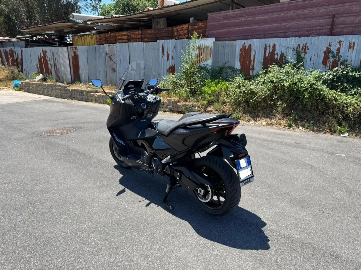Yamaha T-Max 560 (2022 - 24) (7)