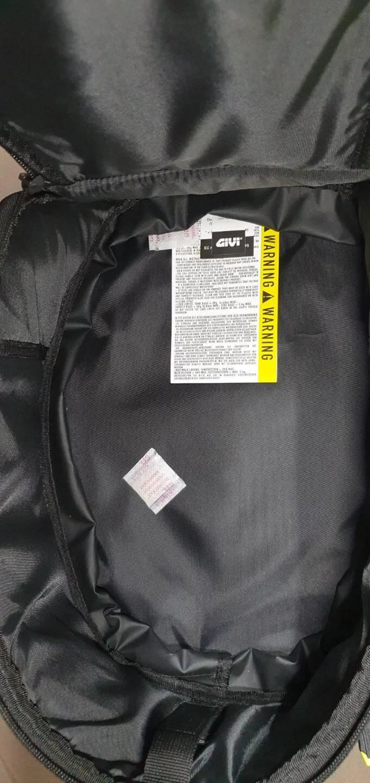 Borsa serbatoio magnetica Givi EA130B (5)