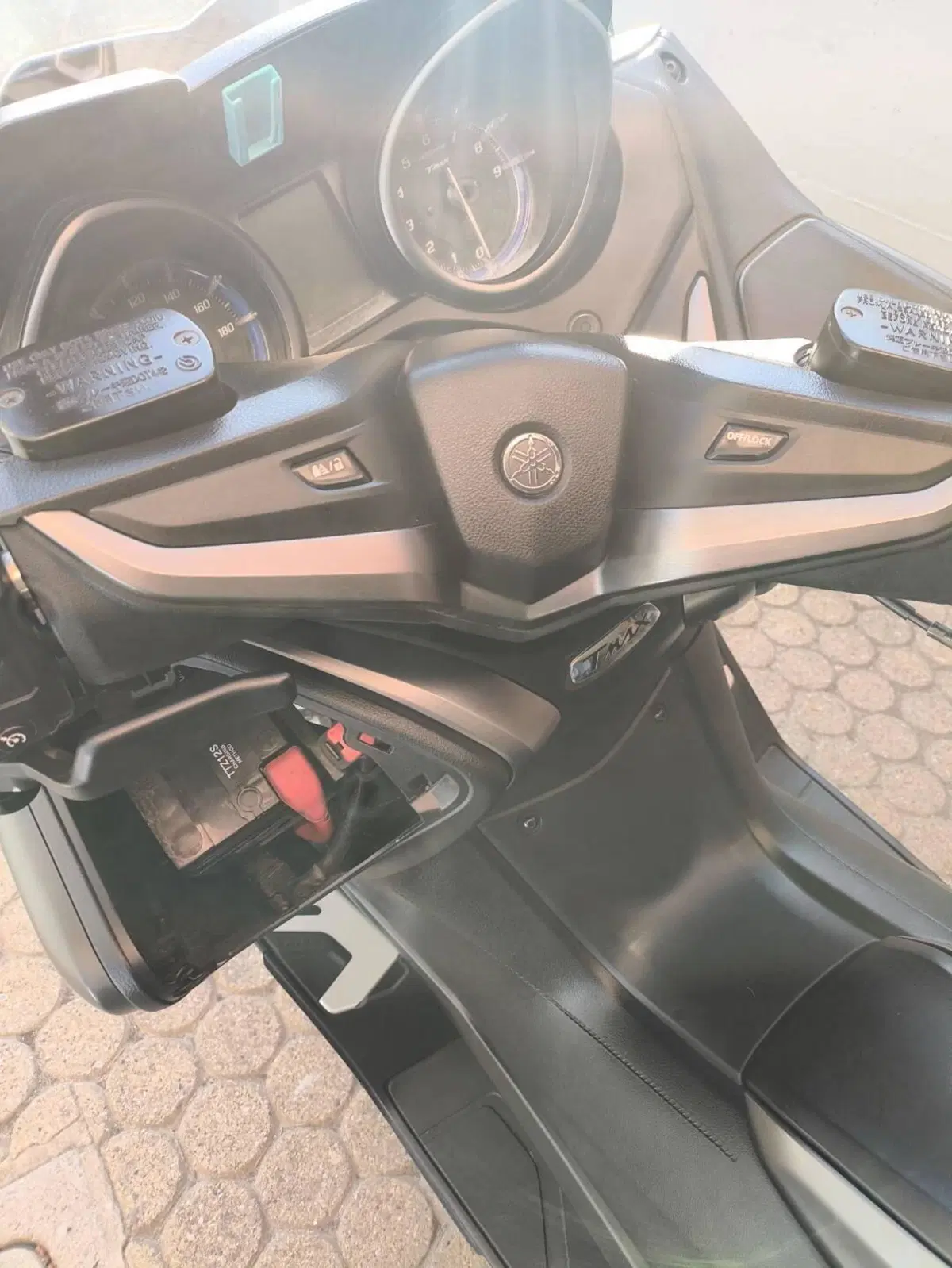 Yamaha T-Max 560 Tech Max (2020) (2)