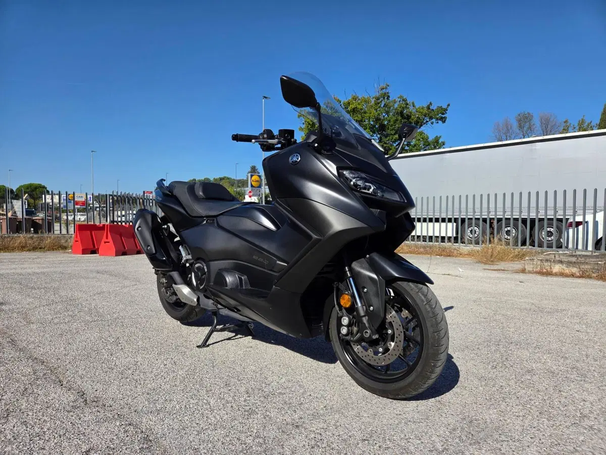 Yamaha T-Max 560 (2022 - 24) (2)