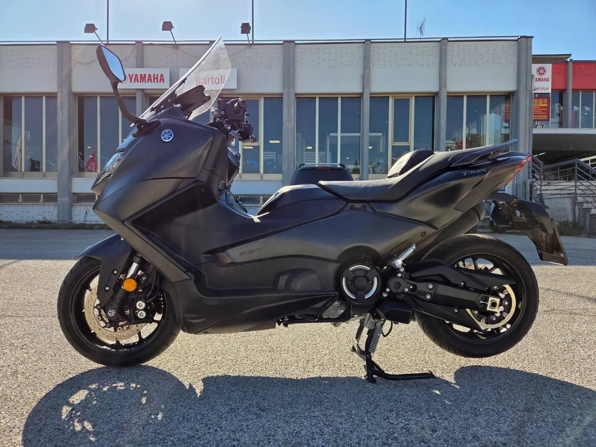 Yamaha T-Max 560 (2022 - 24) (4)