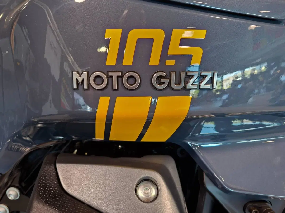 Moto Guzzi V100 Mandello (2025 - 26) (3)