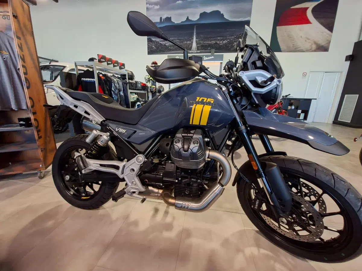 Moto Guzzi V85 TT (2024 - 26) (2)