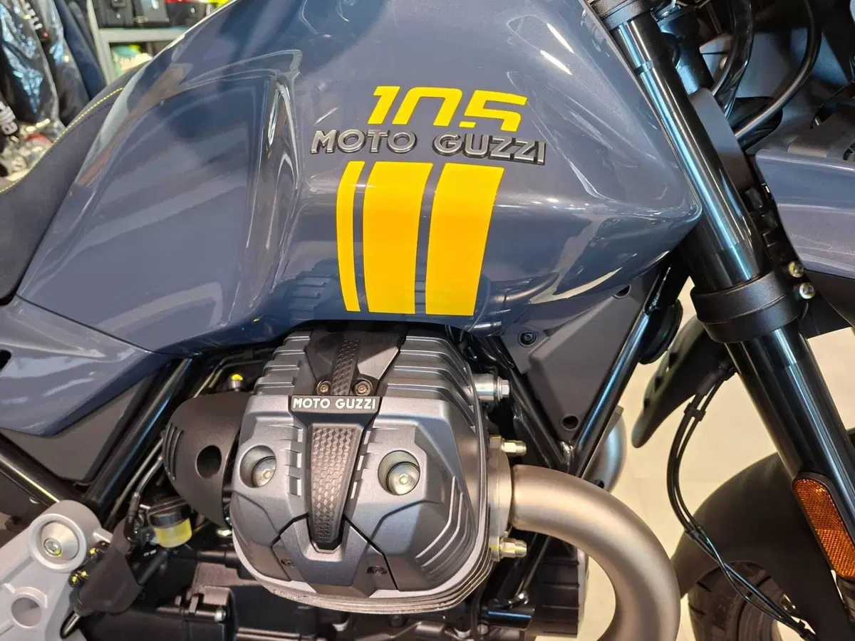 Moto Guzzi V85 TT (2024 - 26) (3)