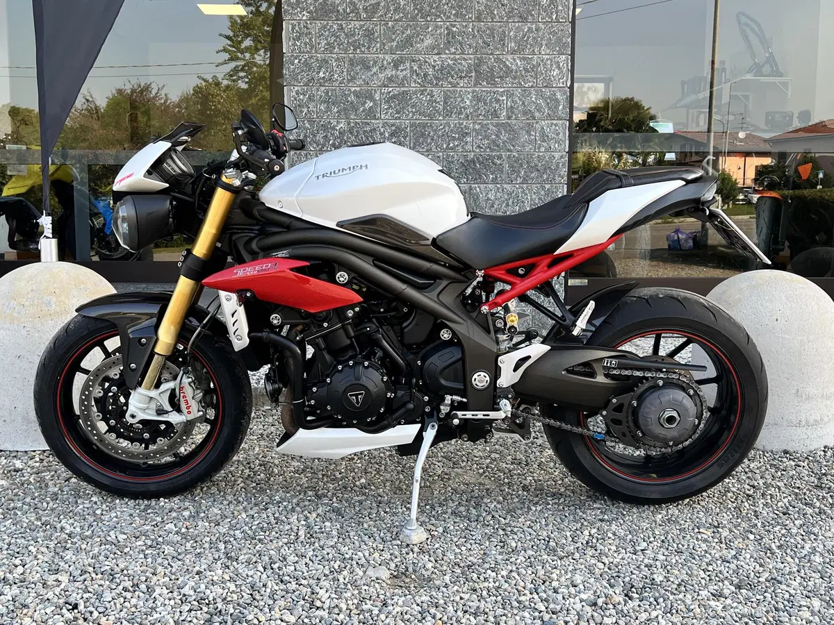 Triumph Speed Triple 1050 R ABS (2016 - 17) (4)