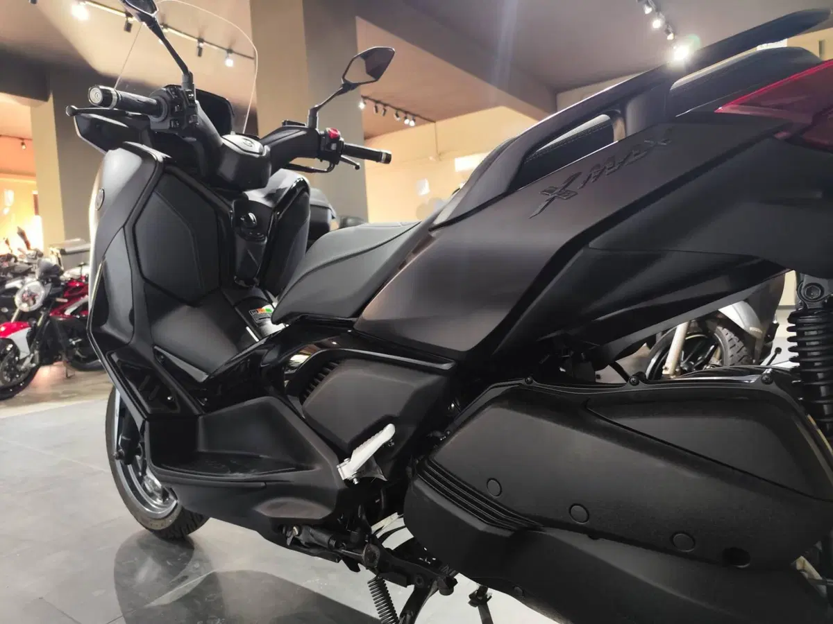 Yamaha X-Max 300 Tech Max (2025 - 26) (6)