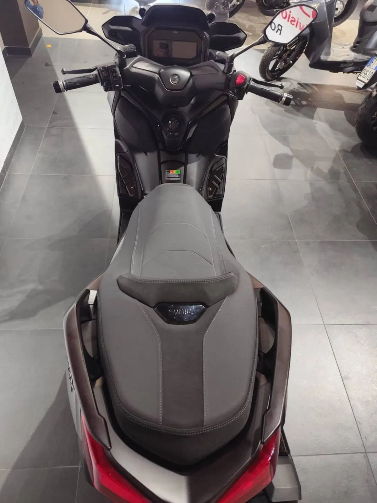 Yamaha X-Max 300 Tech Max (2025 - 26) (7)