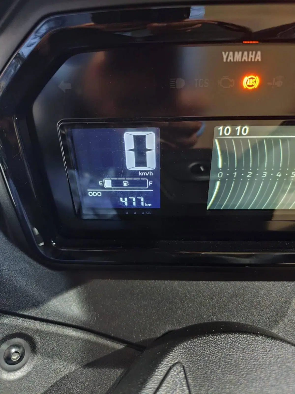 Yamaha X-Max 300 Tech Max (2025 - 26) (9)