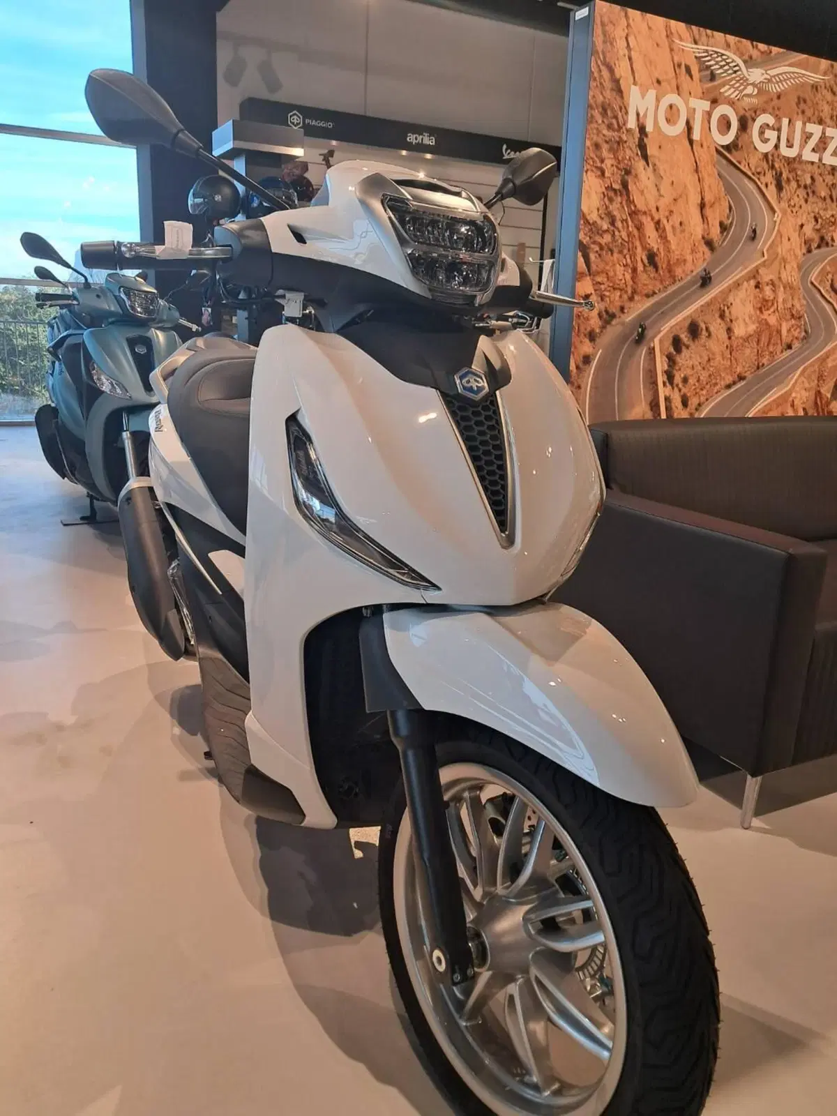 Piaggio Beverly 310 (2025 - 26) (2)