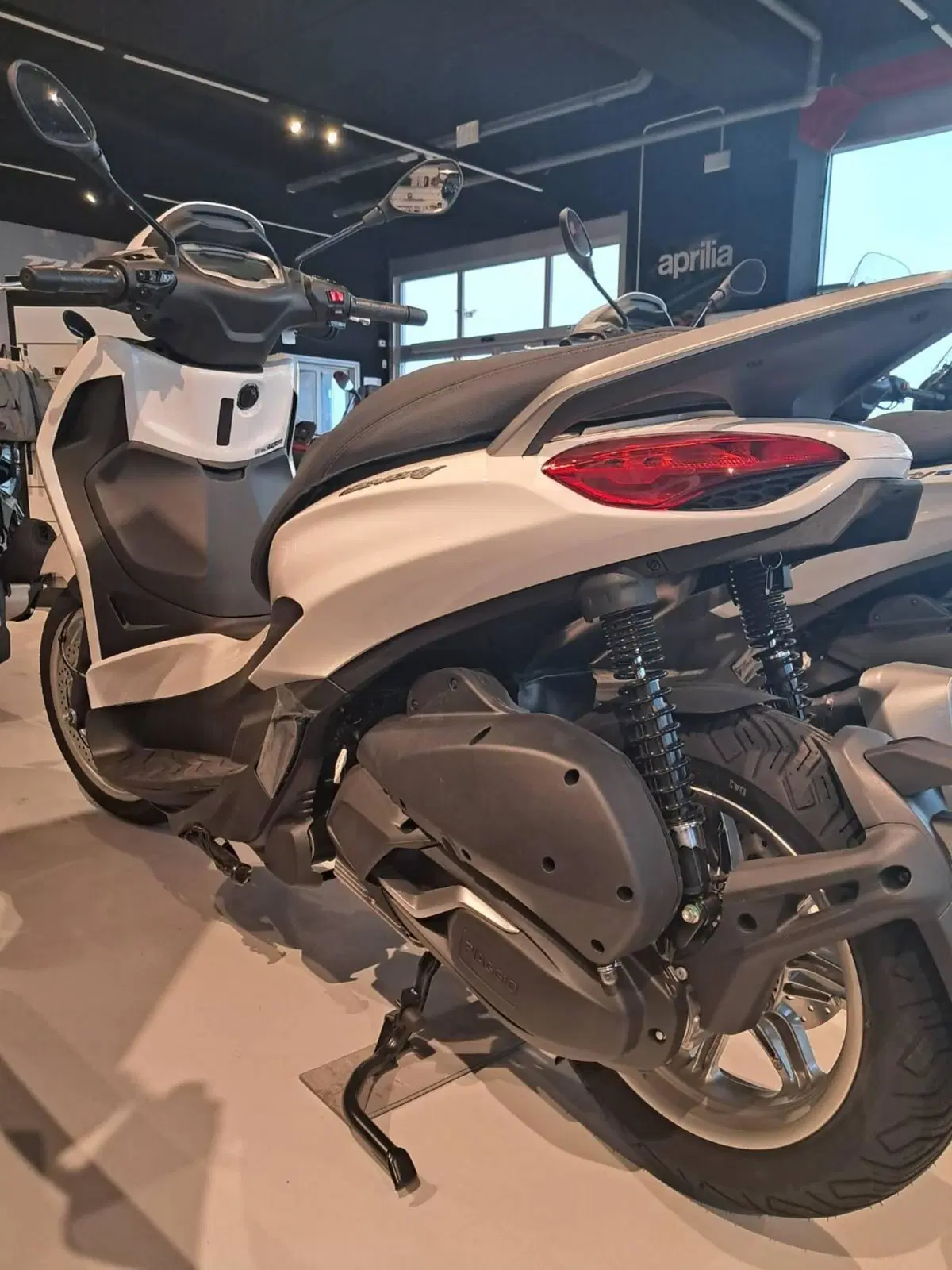 Piaggio Beverly 310 (2025 - 26) (4)