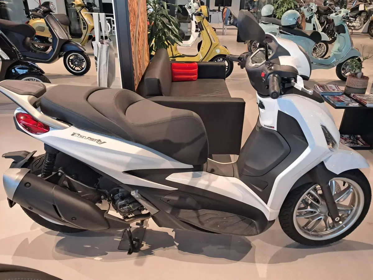 Piaggio Beverly 310 (2025 - 26) (7)