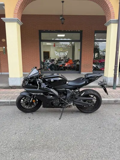 Yamaha YZF R7 (2021 - 25) usata