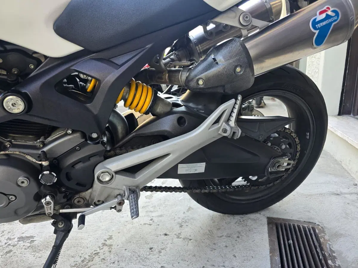 Ducati Monster 696 (2008 - 13) (5)