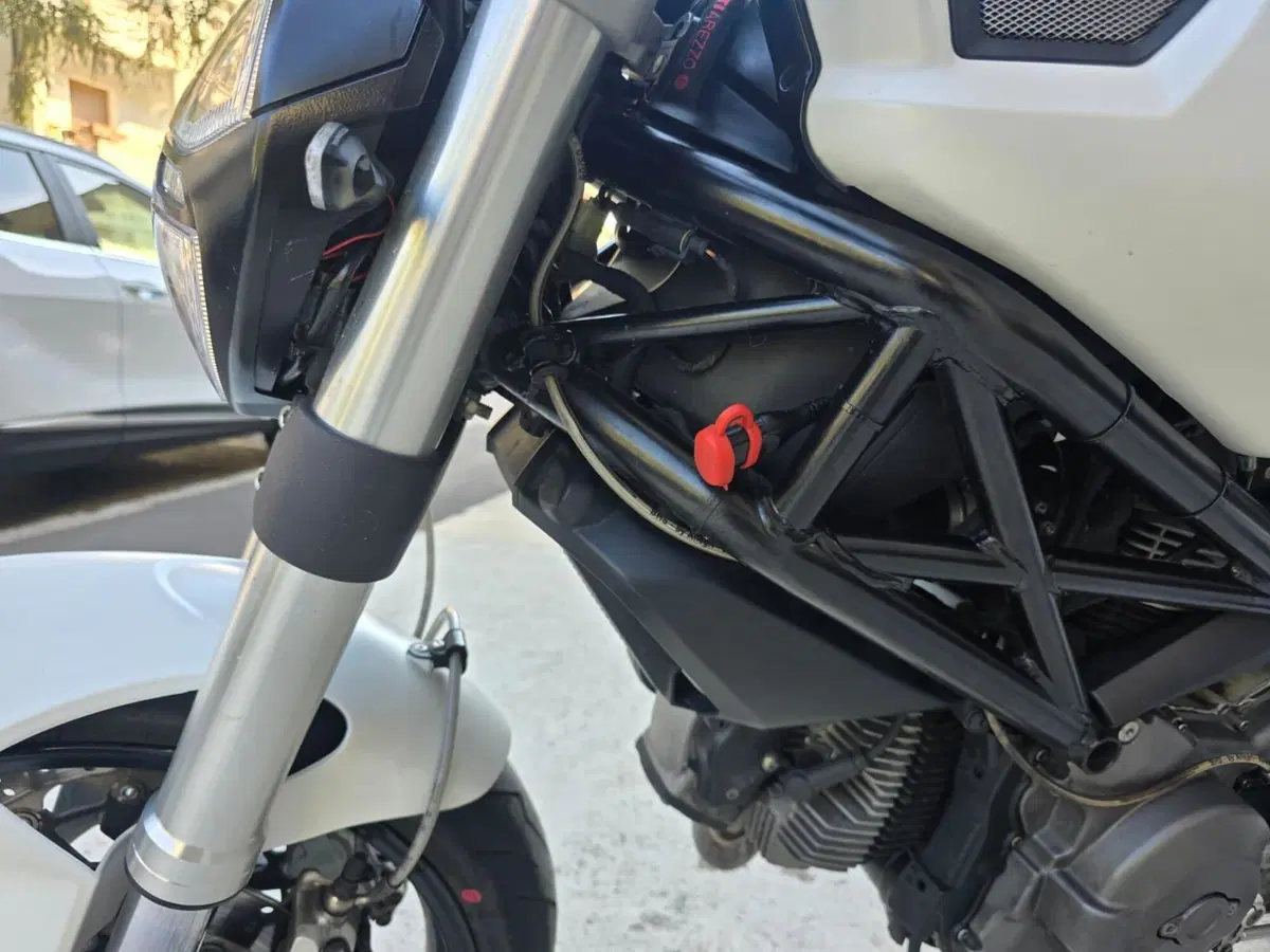 Ducati Monster 696 (2008 - 13) (6)