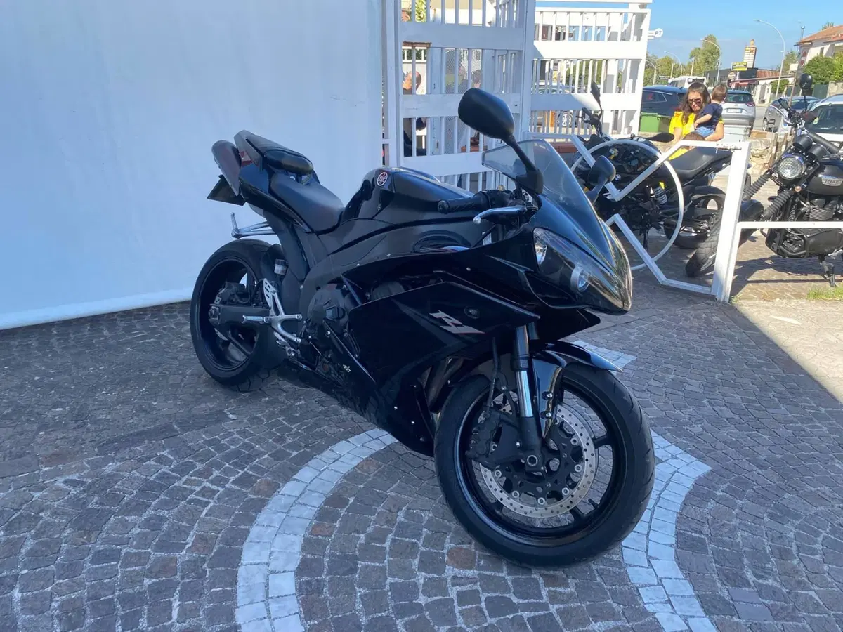 Yamaha YZF R1 (2007 - 08) (2)