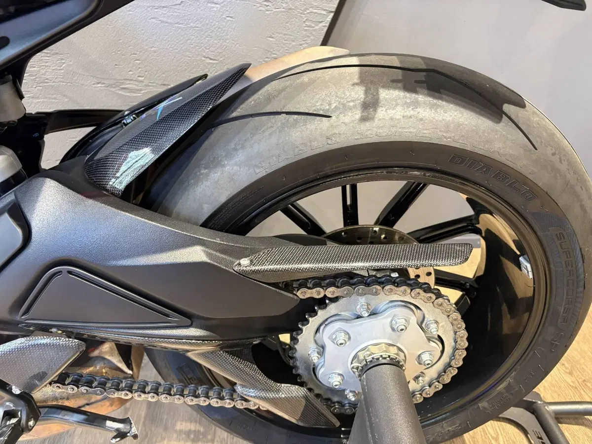 MV Agusta Dragster 800 R (2023 - 25) (9)