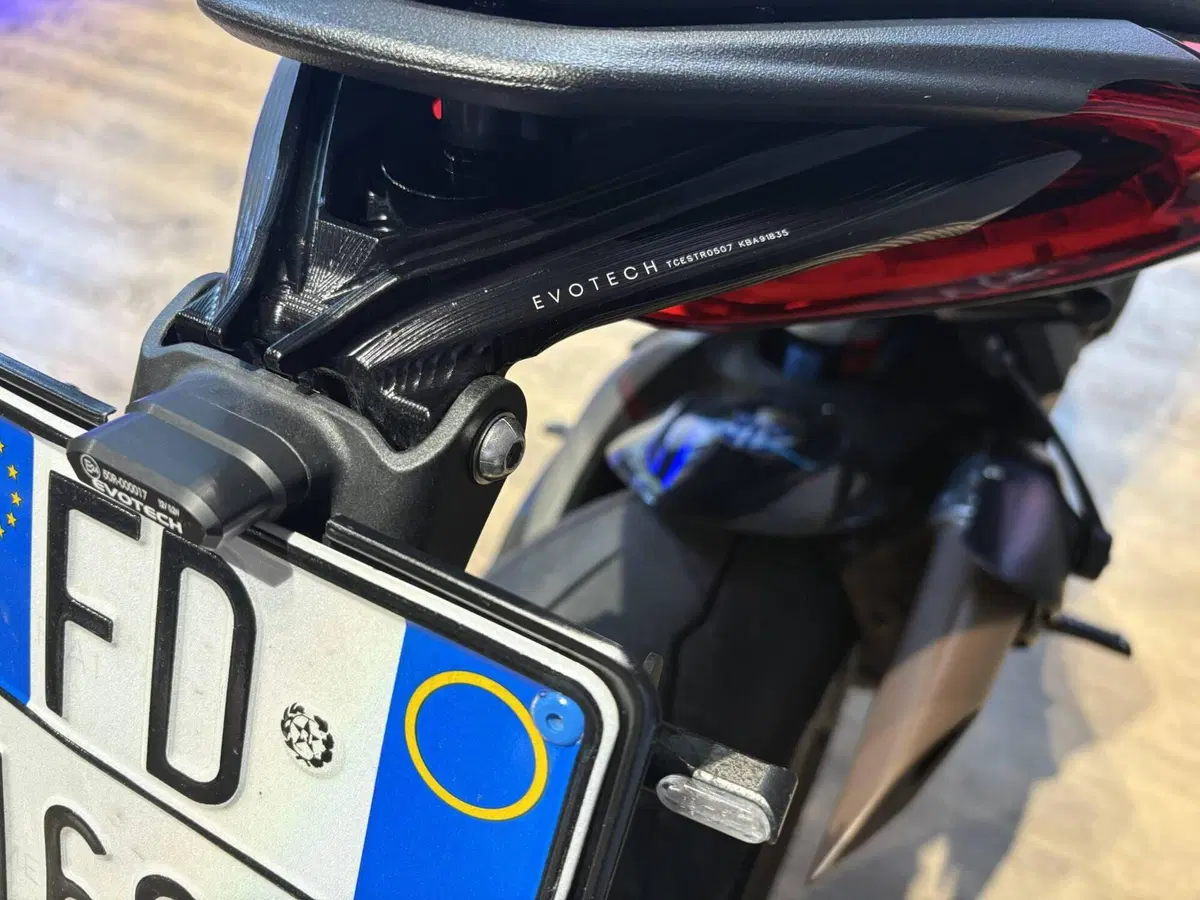 MV Agusta Dragster 800 R (2023 - 25) (7)
