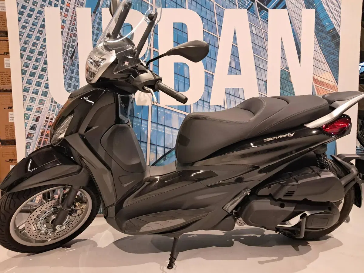 Piaggio Beverly 400 (2025 - 26) (2)