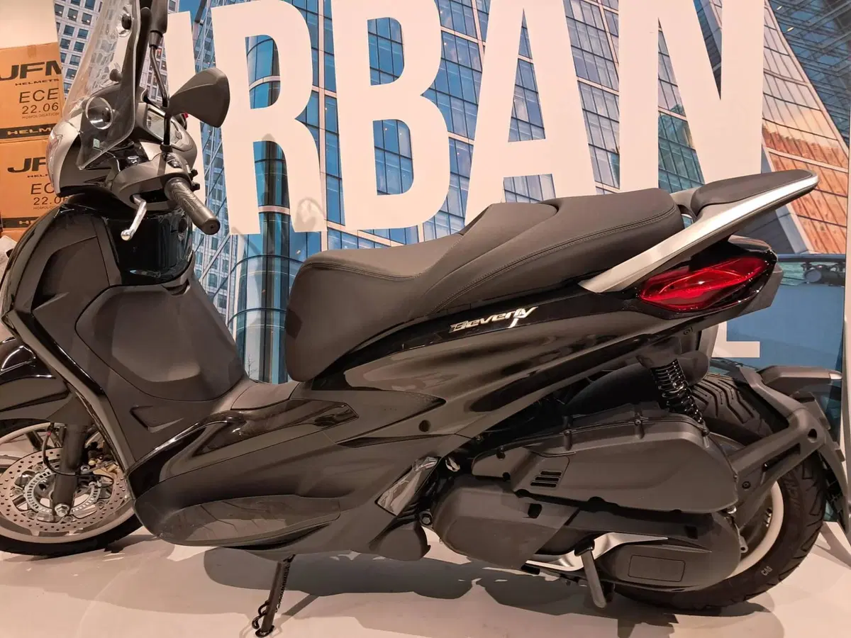 Piaggio Beverly 400 (2025 - 26) (3)