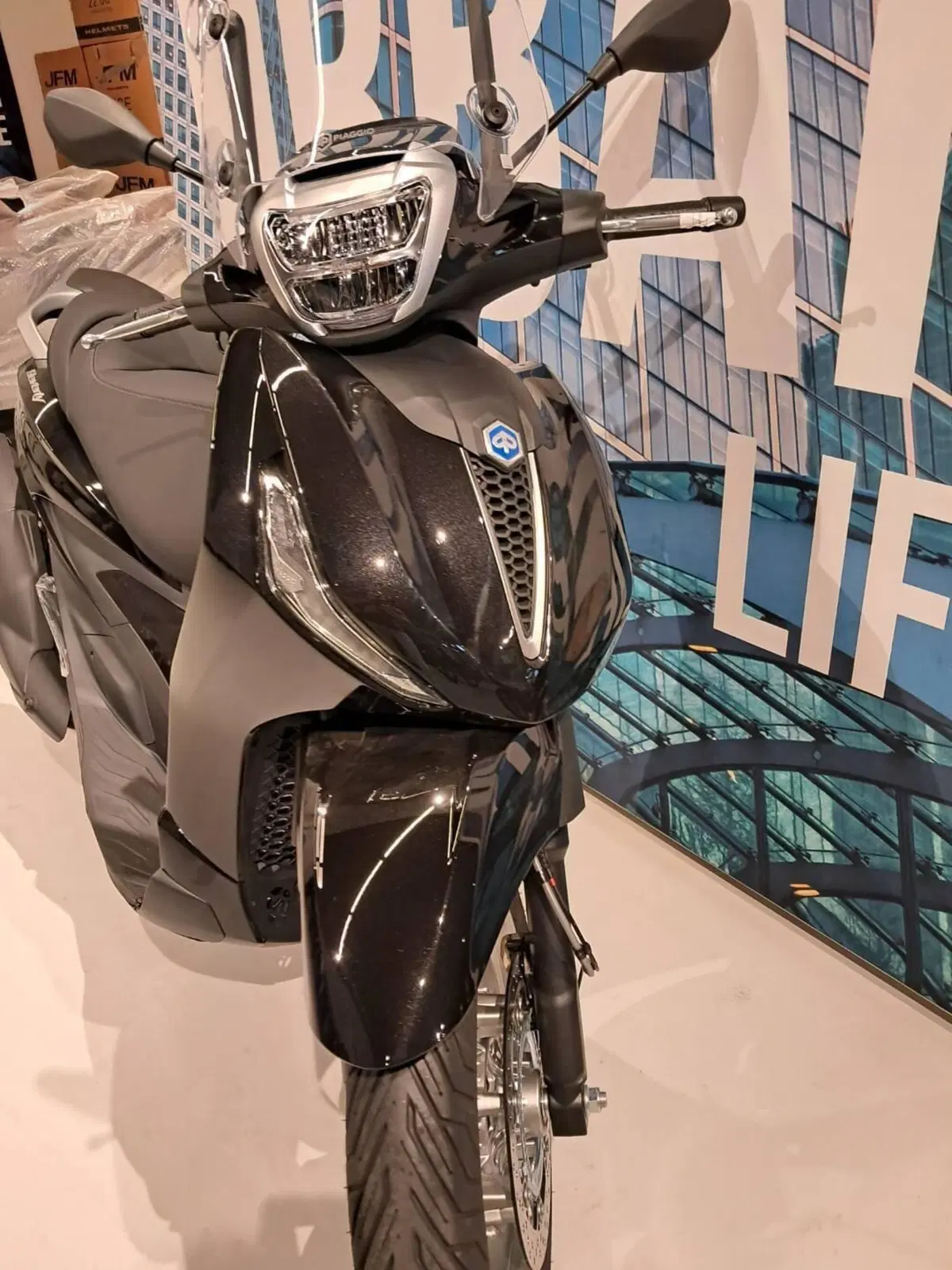 Piaggio Beverly 400 (2025 - 26) (4)