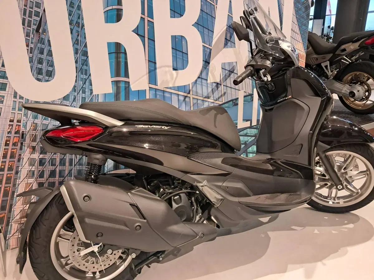 Piaggio Beverly 400 (2025 - 26) (7)