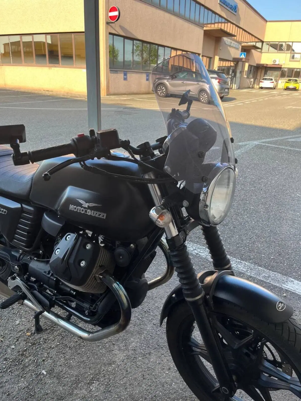 Moto Guzzi V7 II Stone (2015 - 17) (5)