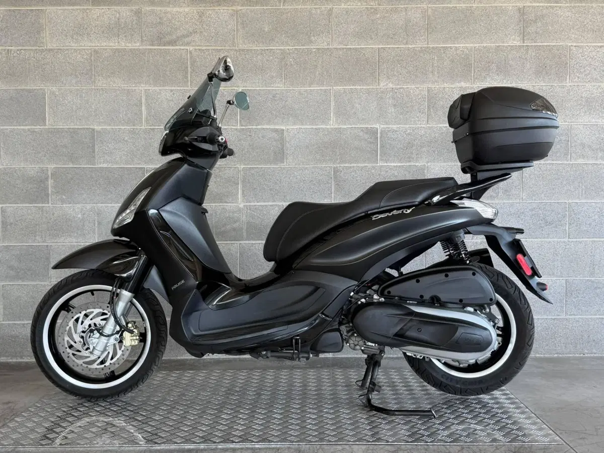 Piaggio Beverly 350 ABS (2016 - 20) (4)