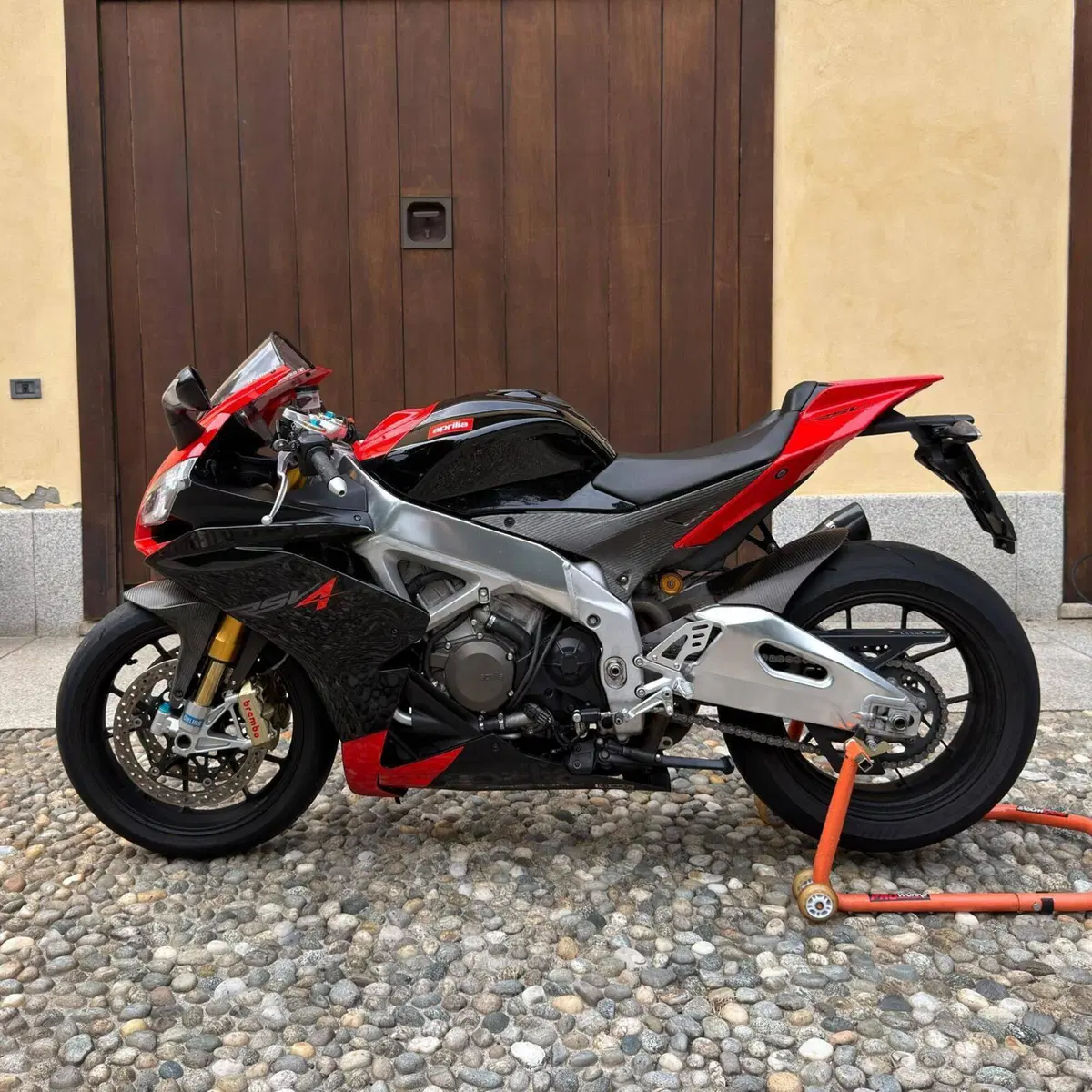 Aprilia RSV4 Factory (2009 - 12) (2)