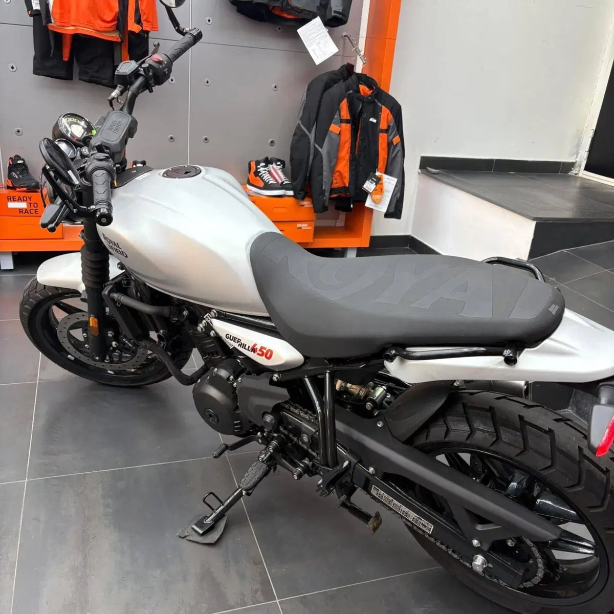 Royal Enfield Guerrilla 450 (2024 - 26) (7)
