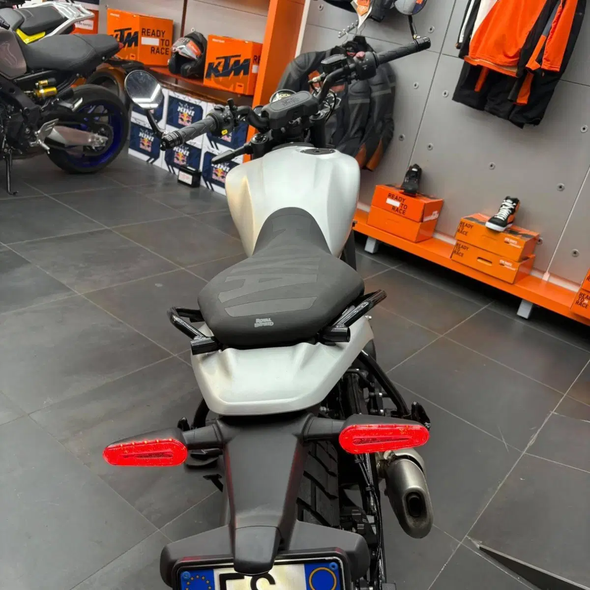 Royal Enfield Guerrilla 450 (2024 - 26) (3)