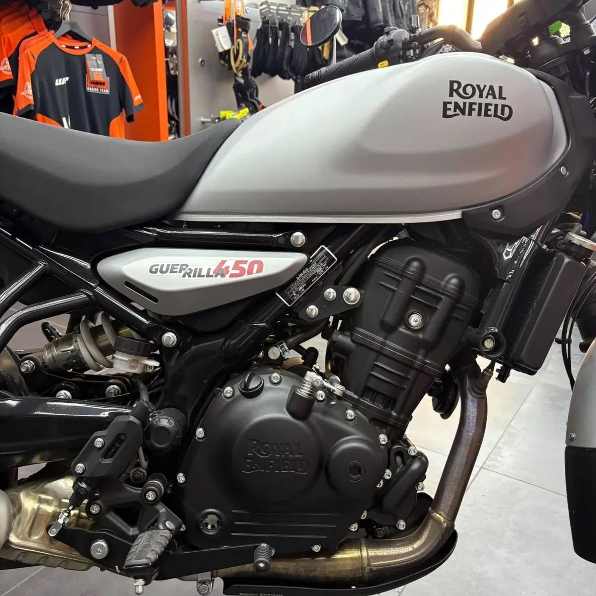 Royal Enfield Guerrilla 450 (2024 - 26) (2)