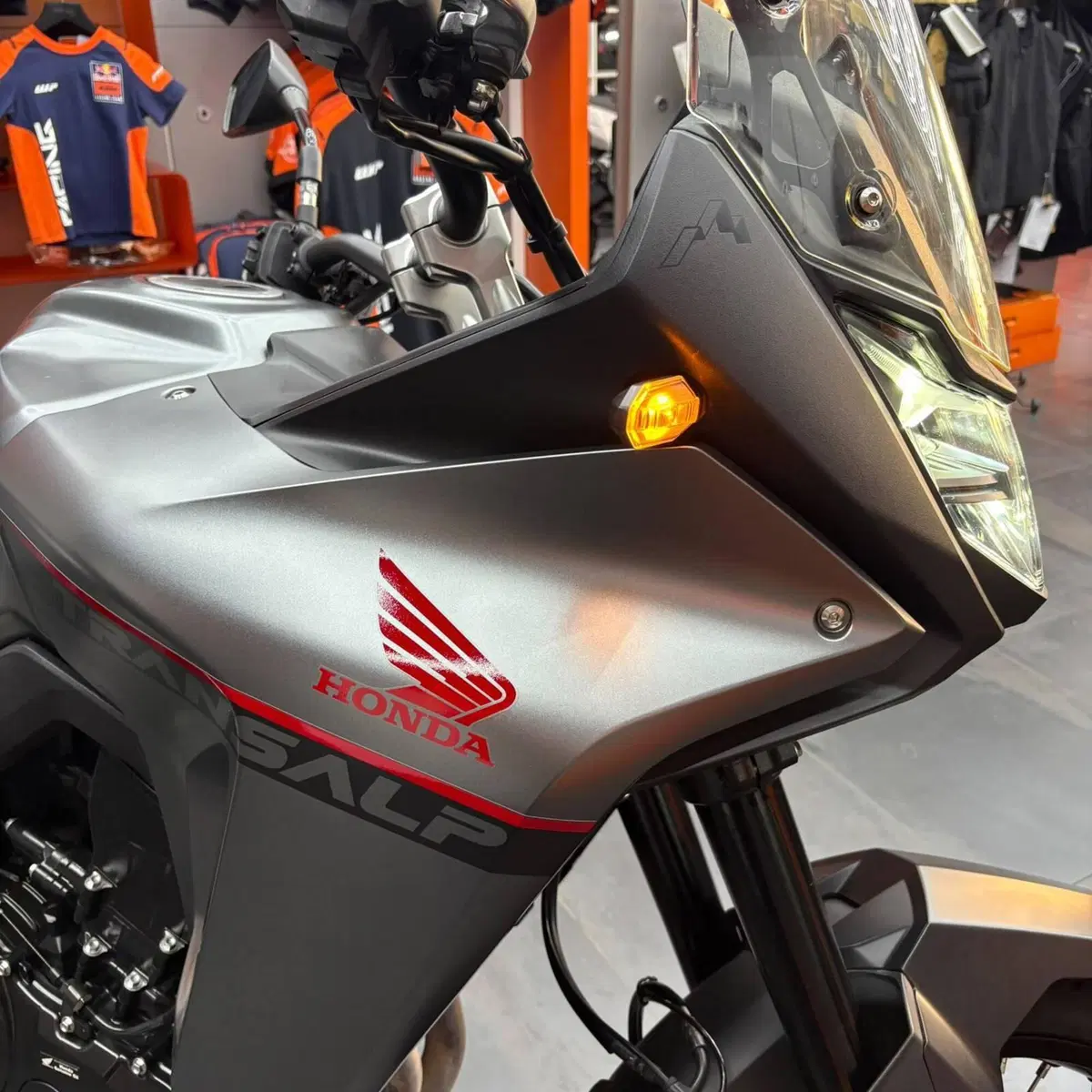 Honda Transalp XL750 (2023 - 24) (7)