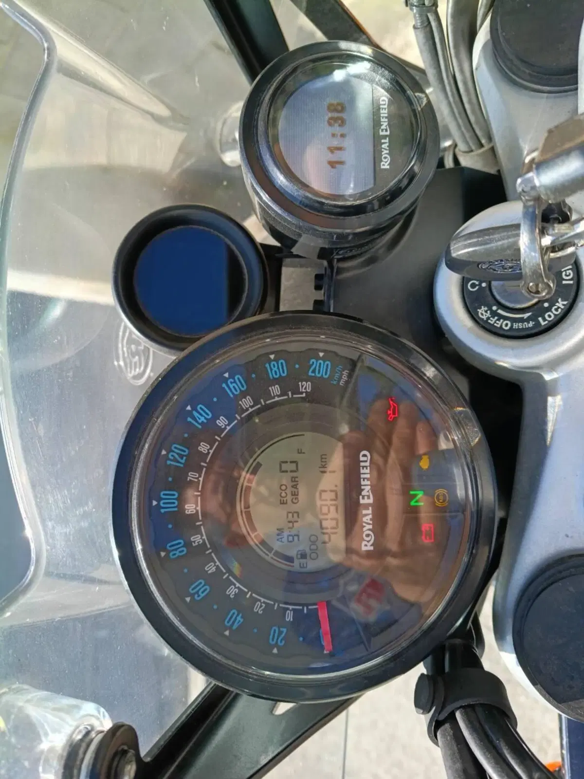 Royal Enfield Super Meteor 650 (2023 - 26) (4)