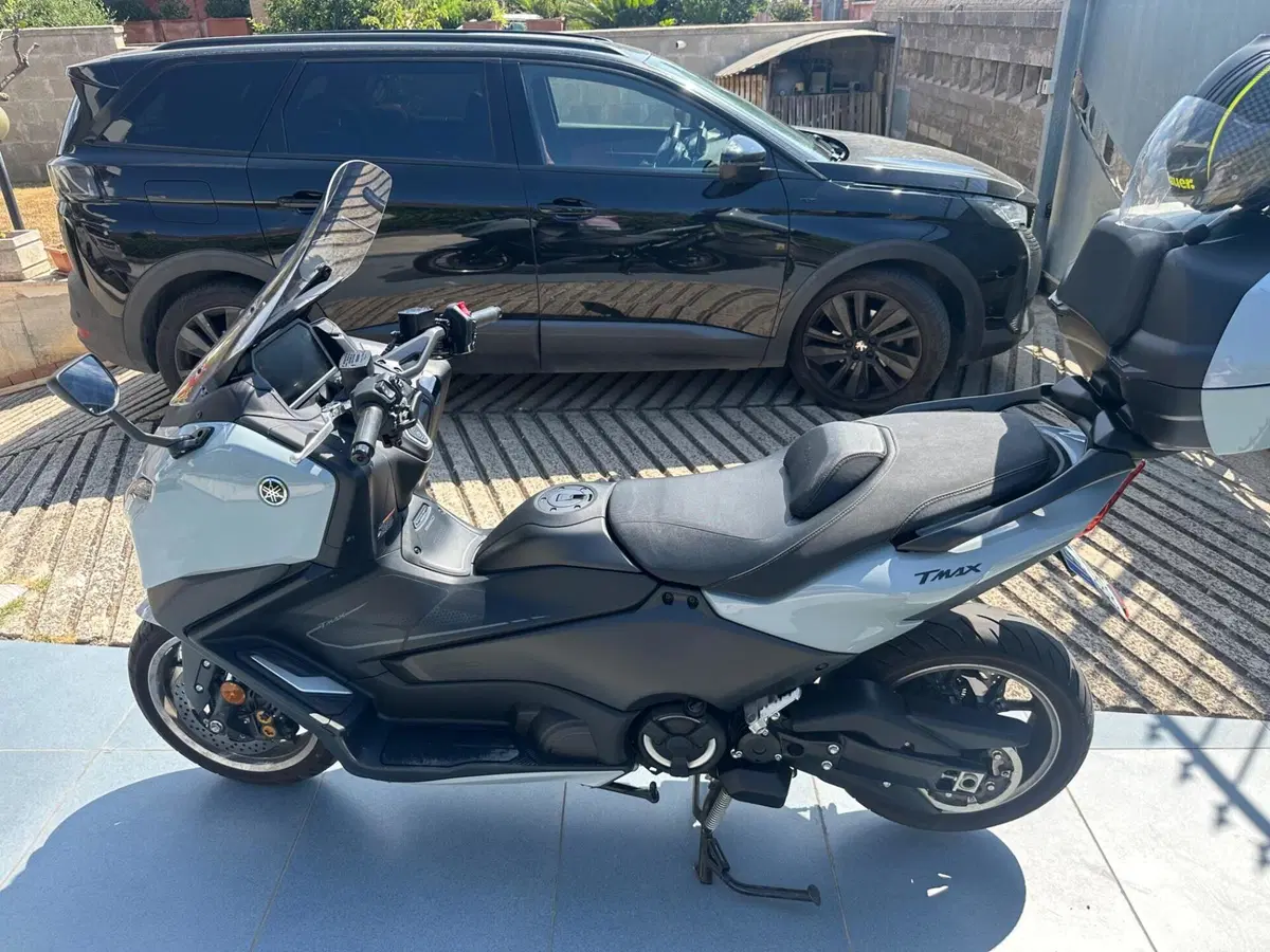 Yamaha T-Max 560 Tech Max (2025 - 26) (2)