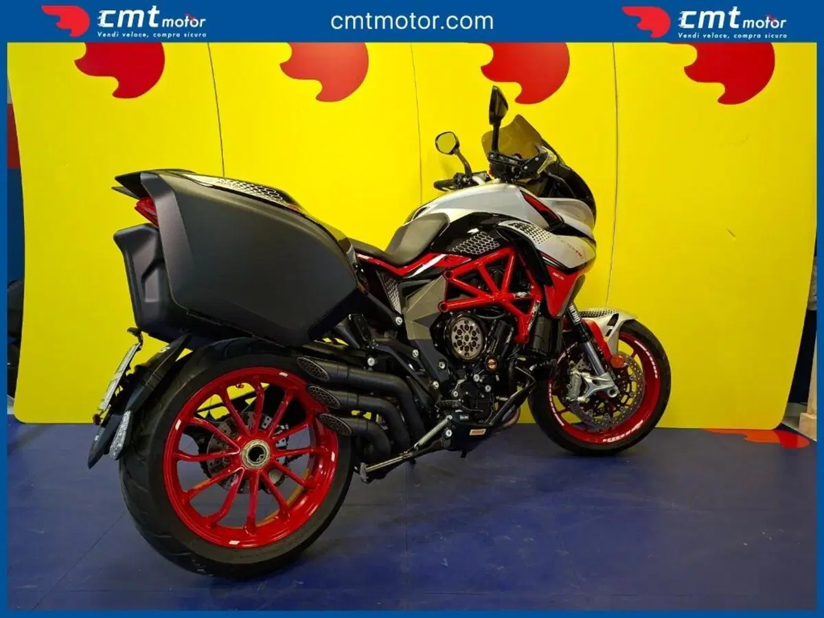 MV Agusta Turismo Veloce 800 RC SCS (2021 - 22) (2)