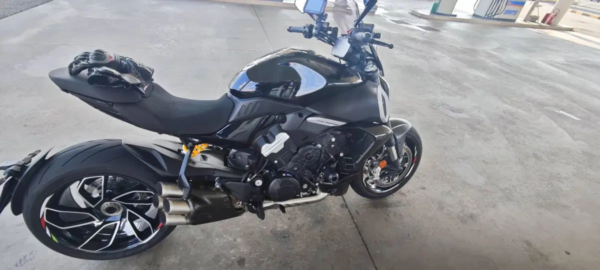 Ducati Diavel V4 (2023 - 26) (3)