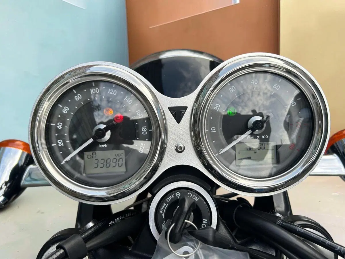 Triumph Bonneville T100 (2017 - 20) (6)