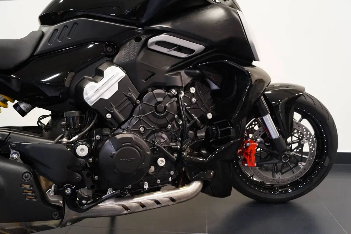Ducati Diavel V4 (2023 - 26) (5)