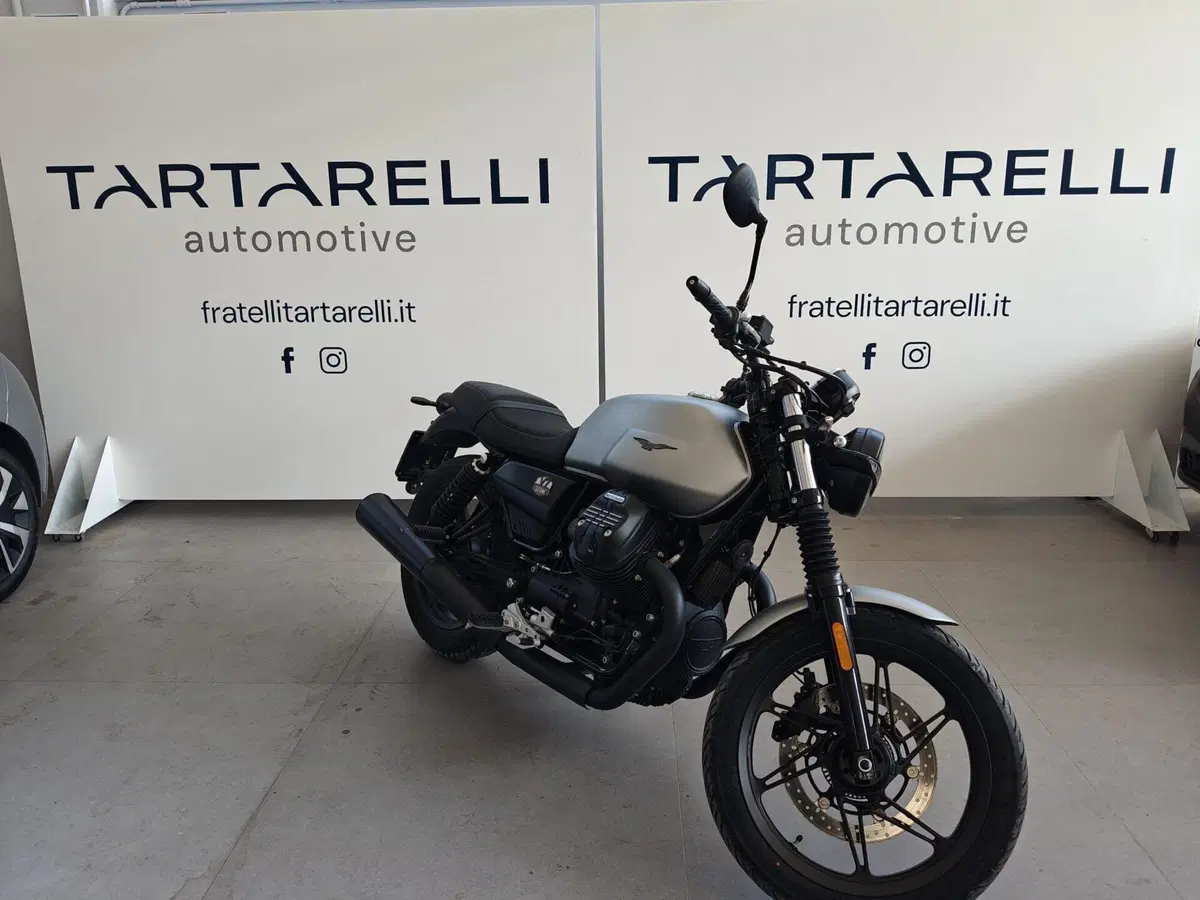 Moto Guzzi V7 Stone (2021 - 24) (2)