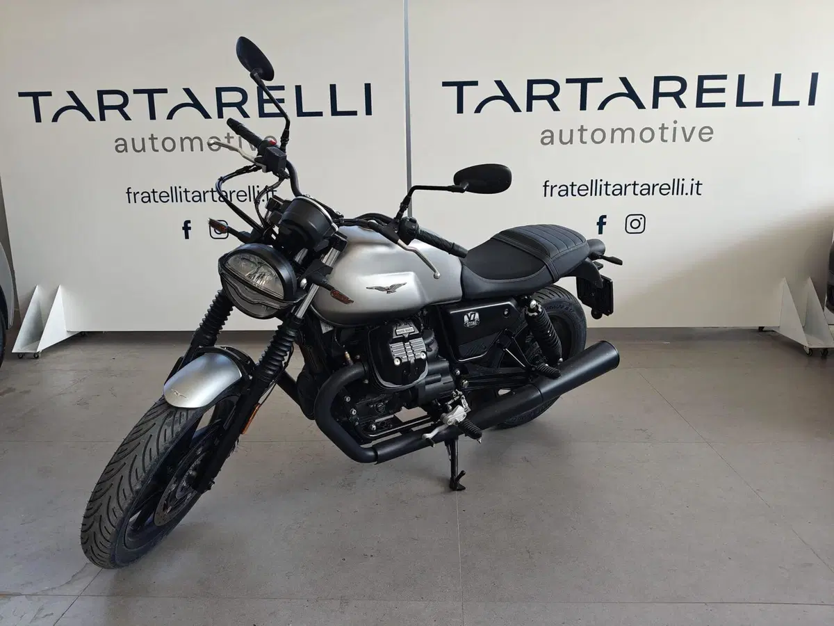 Moto Guzzi V7 Stone (2021 - 24) (4)