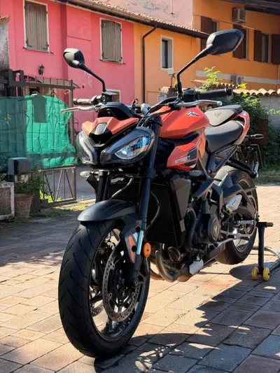 Triumph Street Triple 765 R (2023 - 26) usata