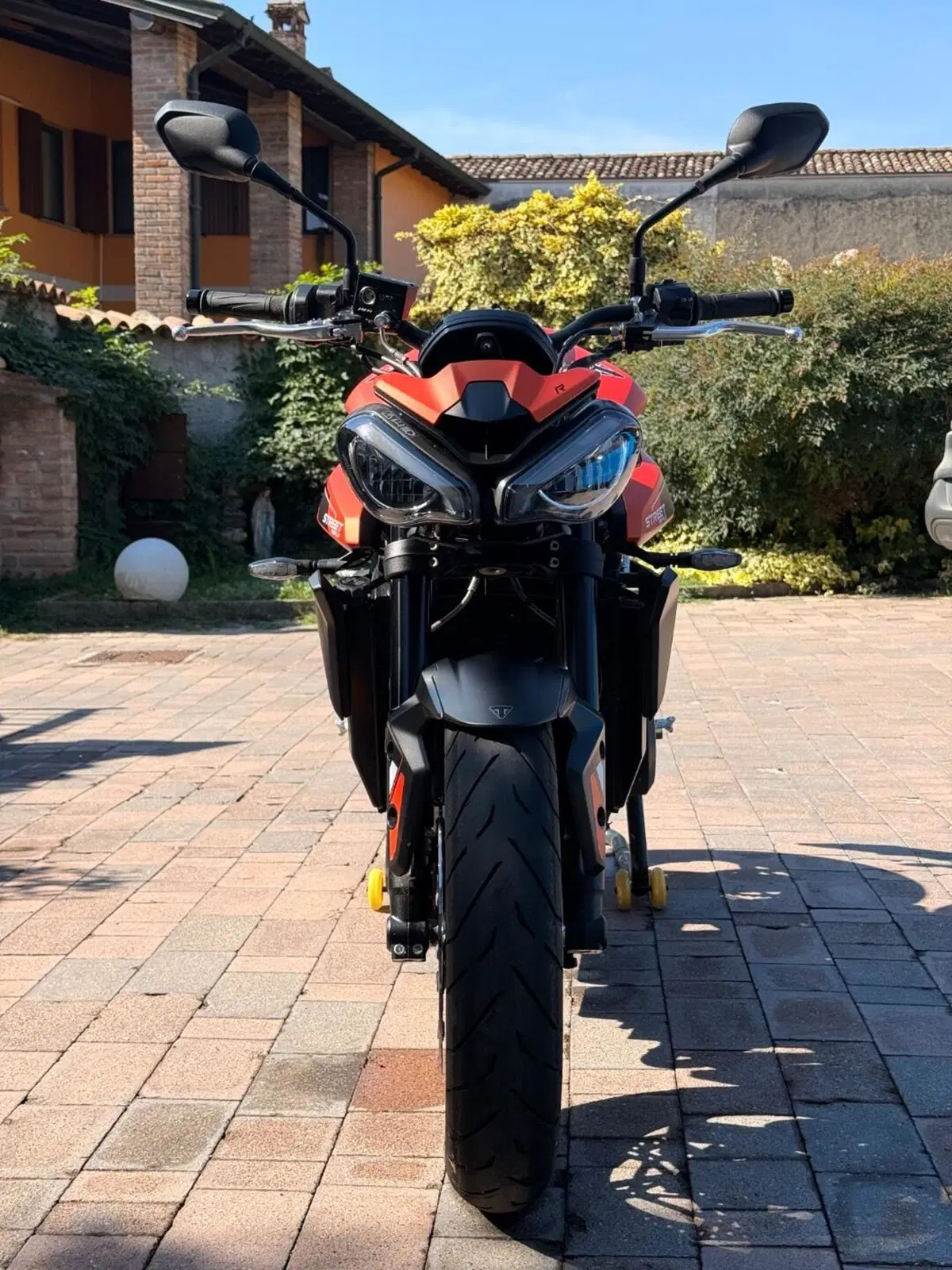 Triumph Street Triple 765 R (2023 - 26) (2)