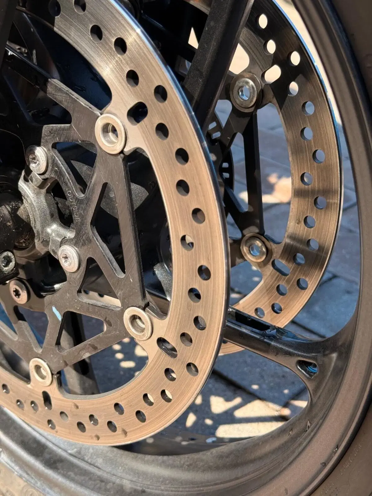 Triumph Street Triple 765 R (2023 - 26) (12)