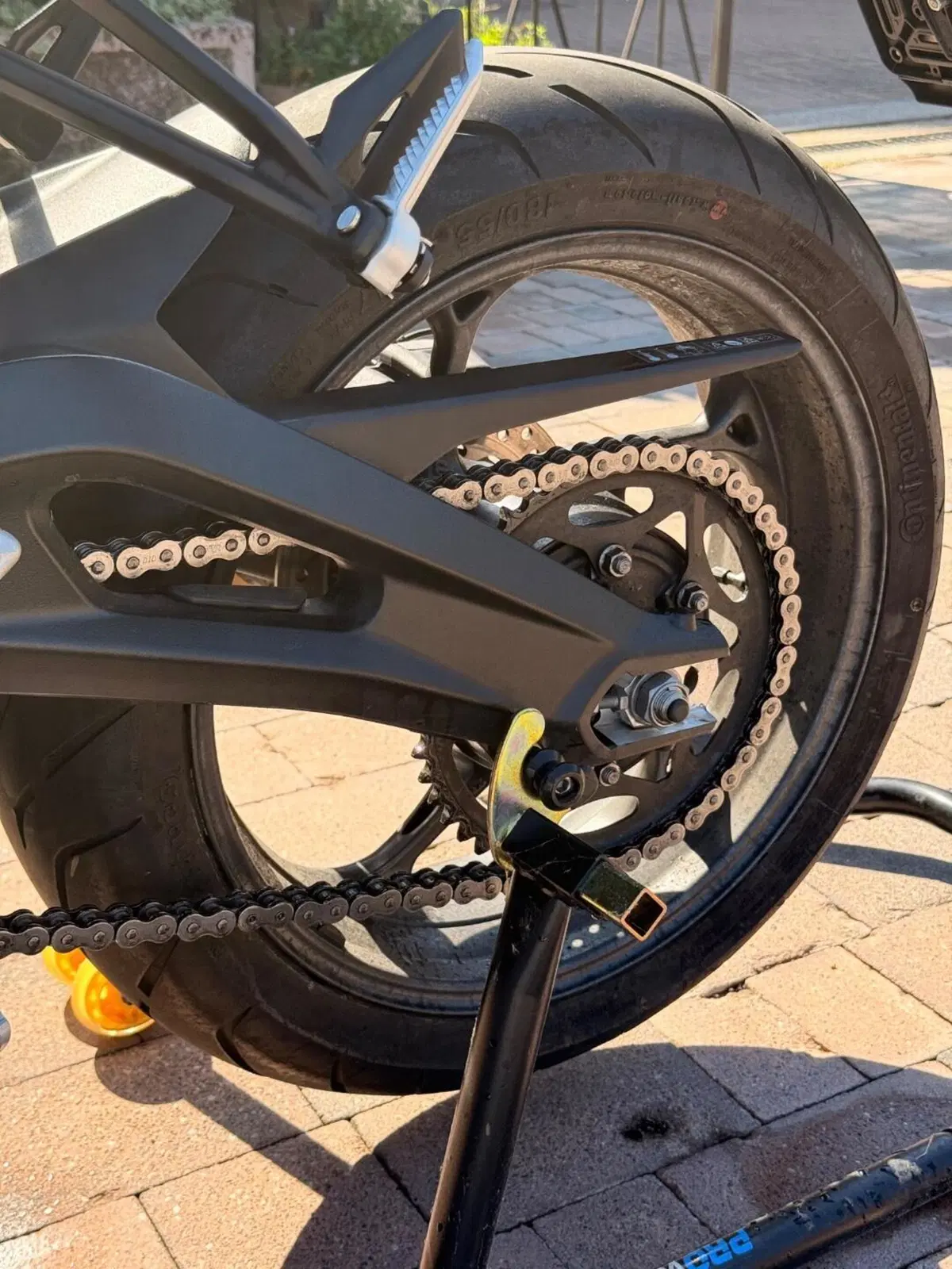 Triumph Street Triple 765 R (2023 - 26) (16)