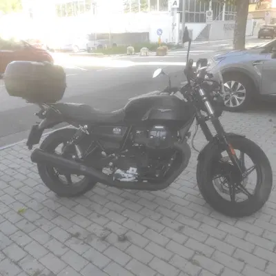 Moto Guzzi V7 Stone (2021 - 24) usata