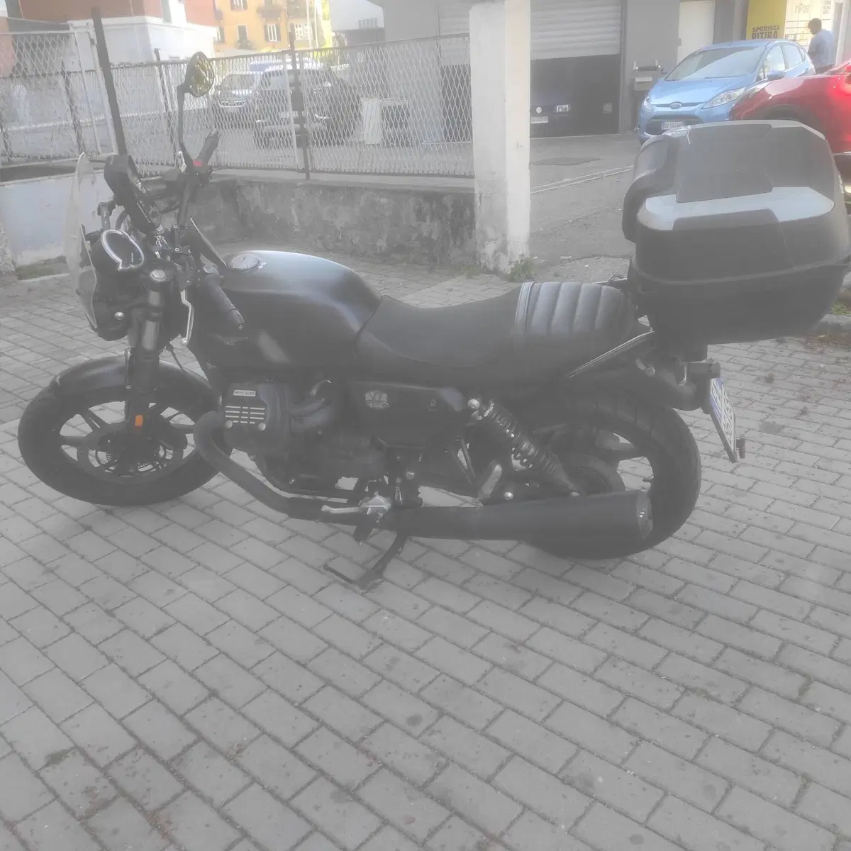 Moto Guzzi V7 Stone (2021 - 24) (2)