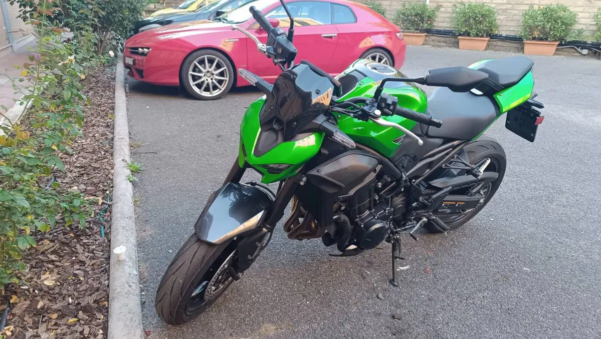 Kawasaki Z 900 (2025 - 26) (4)