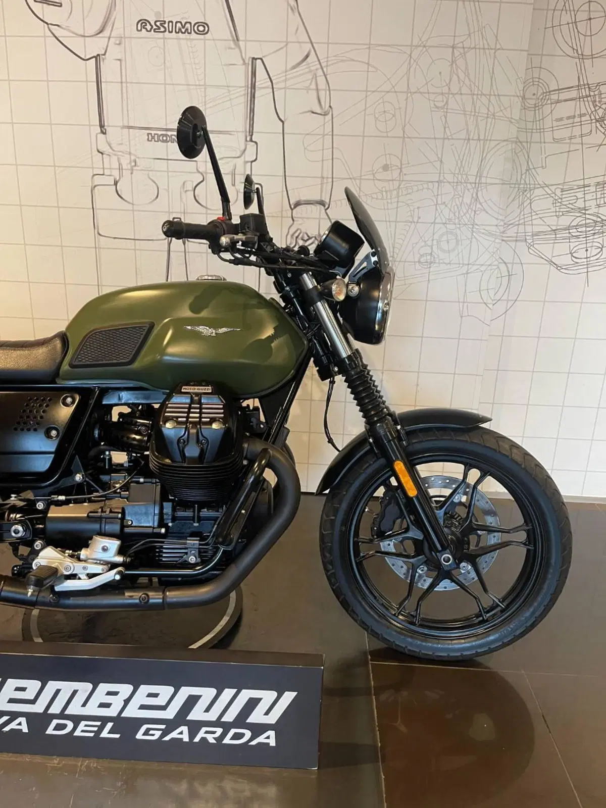 Moto Guzzi V7 III Stone (2017 - 20) (2)